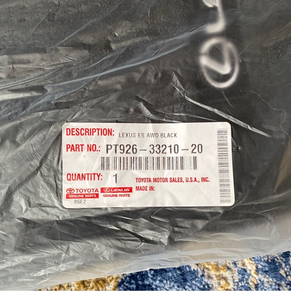 New 2022 Lexus ES 250 AWD OEM black Carpet Floor Mats . PART PT926-33210-20 - Picture 4 of 5